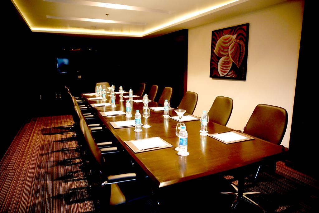 The Lalit Traveller- Airport Hotel Jaipur Exterior photo